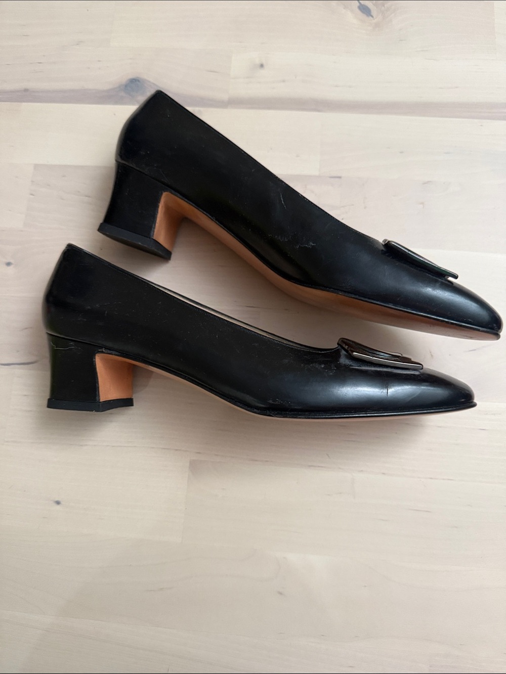 Salvatore Ferragamo Black Patent Leather Vara-Style Flats - Picture 3 of 9